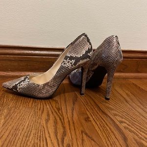 Jessica Simpson Snake skin heel. Size 8.5